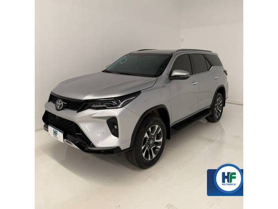 TOYOTA HILUX SW4 2.8 D-4D TURBO DIESEL SRX PLATINUM 7L 4X4 AUTOMÁTICO